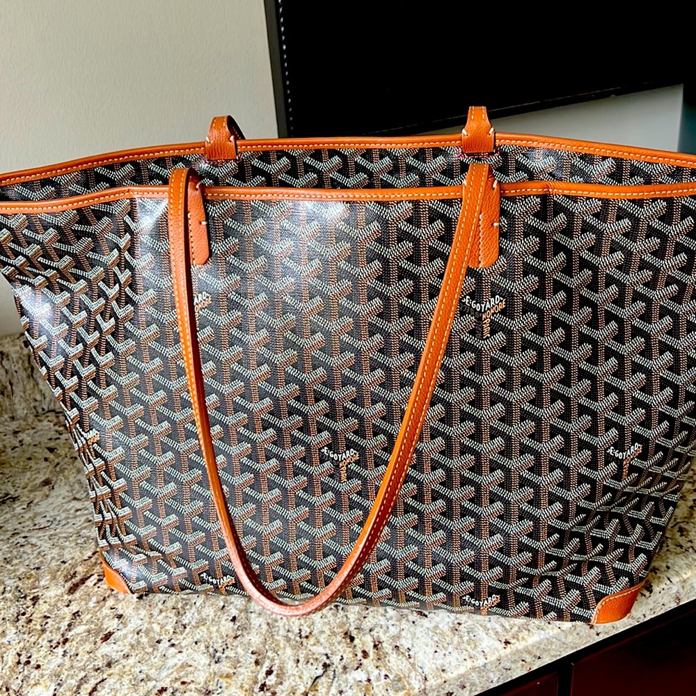 COPY - Goyard Artist GM Tote and wristlet. 18 months young. Used maybe dozen ti…